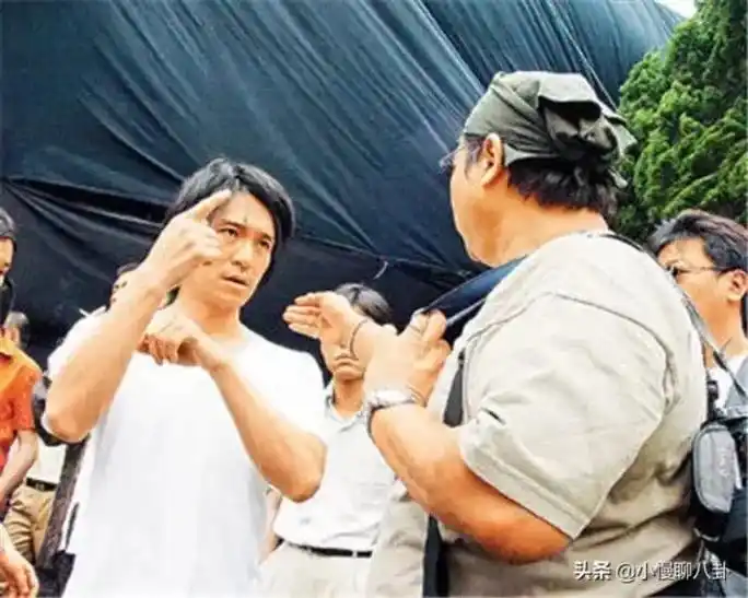 周星驰拍《功夫》时,洪金宝被蚊子咬了300多个包,全身肿起来