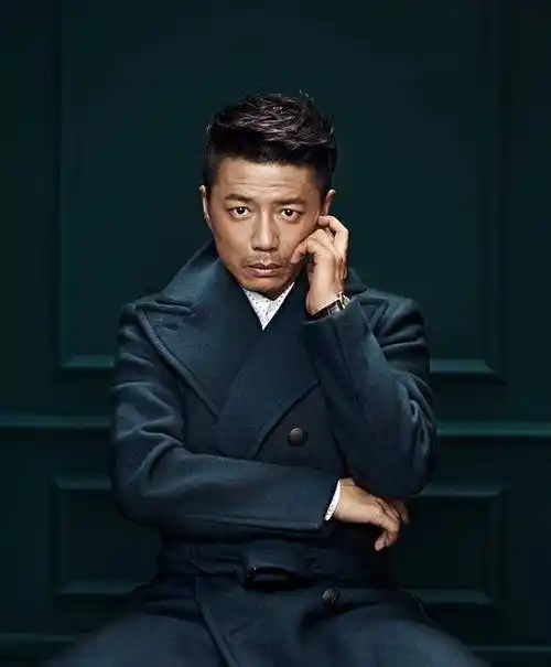 像很多男孩儿一样,小时候的段奕宏,是非常顽皮的.