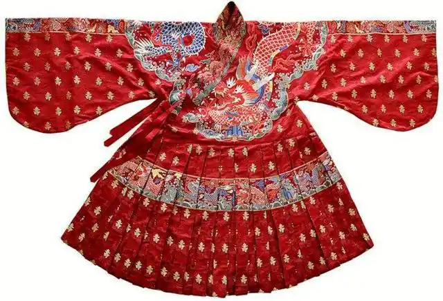 皇帝穿的龙袍为何都要绣9条龙古人的想象力真是让人佩服