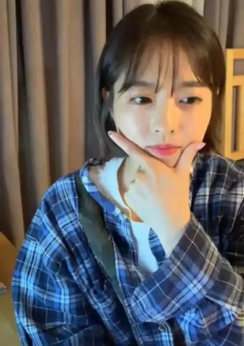 让人惊叹的童颜女神朴宝英,30岁却拥有着高中生美貌!