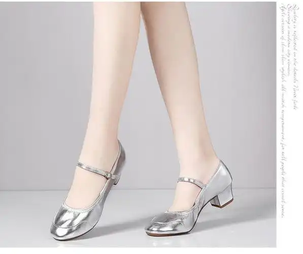 广场舞鞋女式新款软底中跟银色跳舞鞋中老年四季演出牛筋底舞蹈鞋银色