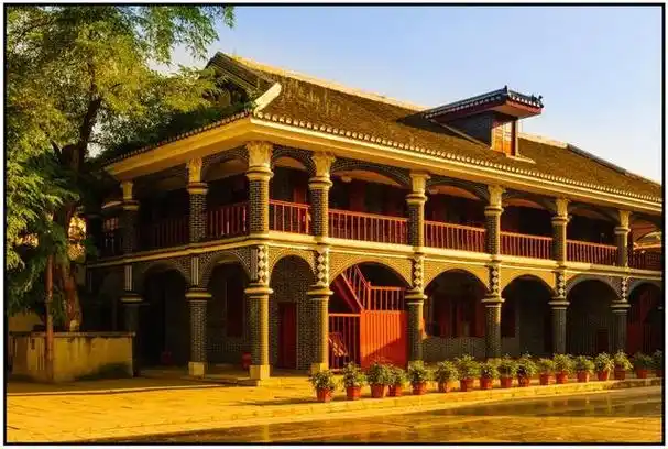 遵义市红花岗区遵义老城子尹路96号 交通:乘坐公交至遵义会议会址站下