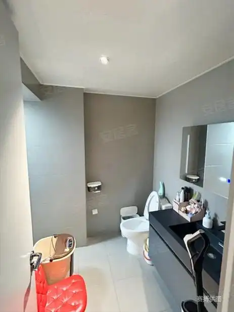 苕溪边上 大家栖溪三房两卫 自住精装修三十多万 有车位,锦悦栖溪轩