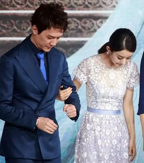 冯绍峰个人简历资料,冯绍峰个人资料介绍(两人却境遇大不相同)