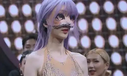 张俪参加《蒙面舞王》一幅二次元打扮,脱掉面具以后,比画上还美