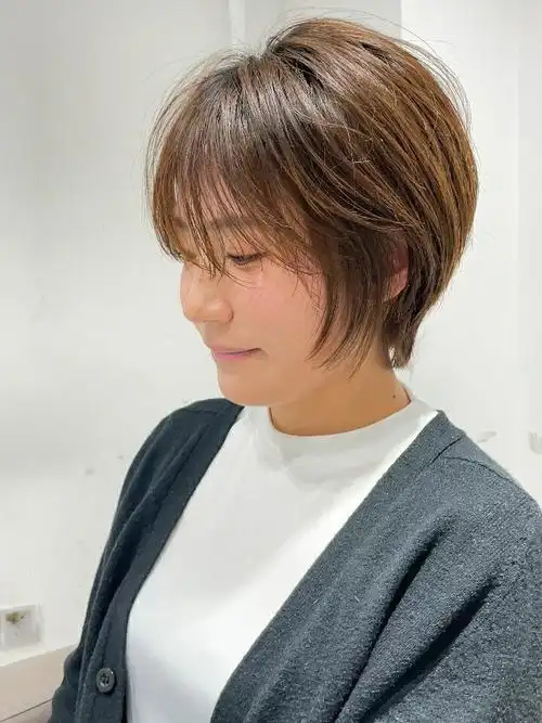 剪短发侧面现货,分享一款挂耳短发两侧长度很适合,不要太长挂耳短发