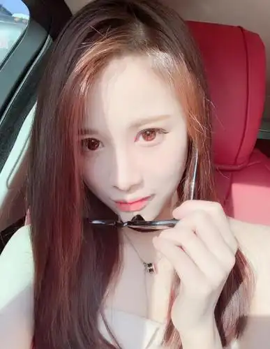 清纯甜美虎牙主播沐莹莹生活照图片美女主播沐莹莹照片欣赏