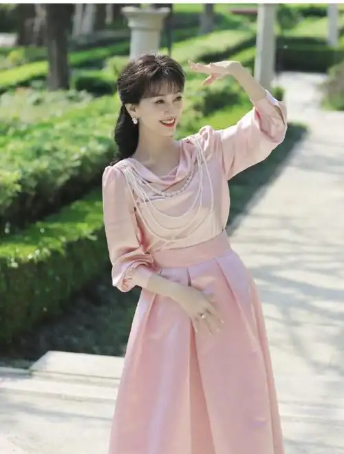 年龄不是问题!70 岁赵雅芝穿粉色裙"跳高"状态像 25 岁