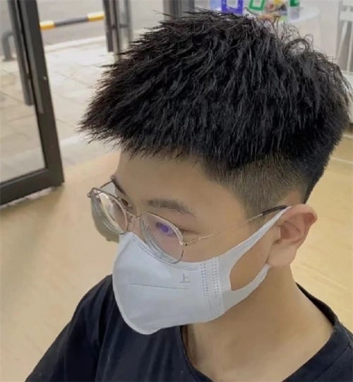 男士免打理必备发型,锡纸烫发制造束状纹理,精致美式渐变提高整体发型