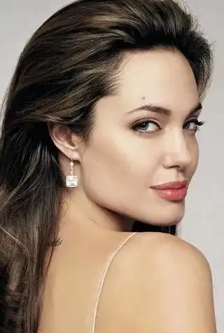 在里面扮演女性一号的美国女演员朱莉,那真是性感又露骨的幽默啊.