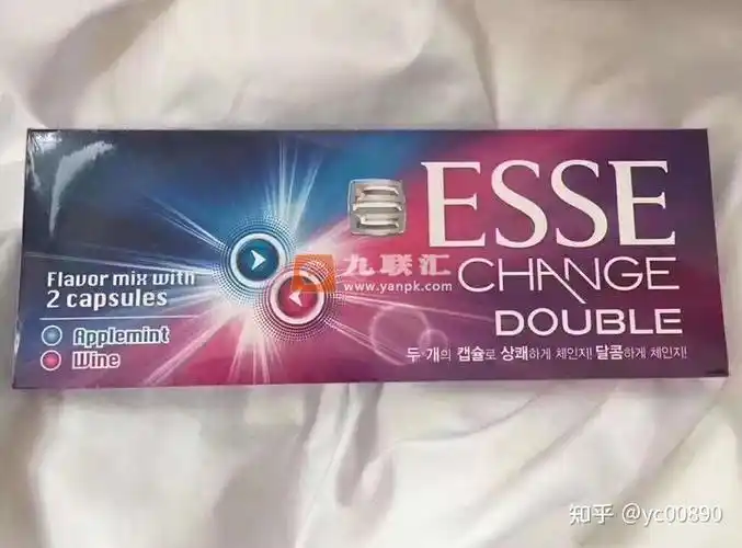 外包装潮流时尚,蓝色紫色大碰撞冲击感很强,两颗爆珠图案都嵌有亮片