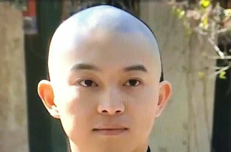 沙溢发文岁月带走了一切却带不走我帅气的脸庞网友晒照拆台认清形势