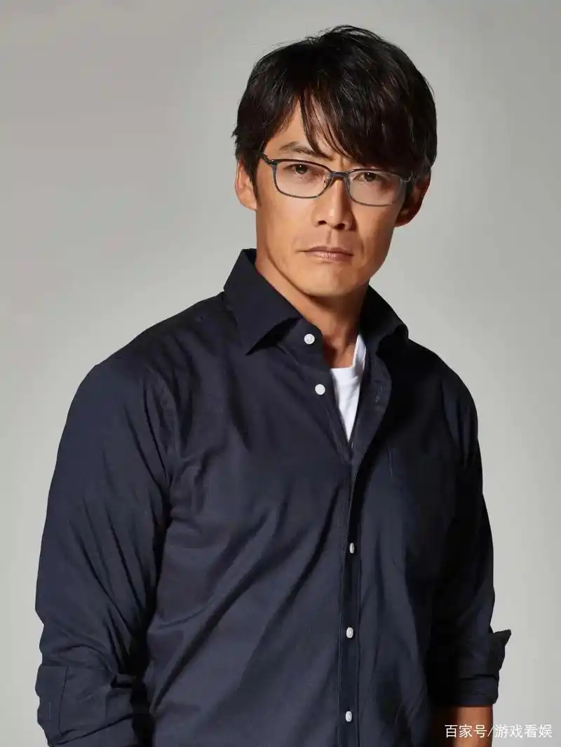 深邃的五官日剧男神!反町隆史「当年演酷帅的麻辣教师」爆红