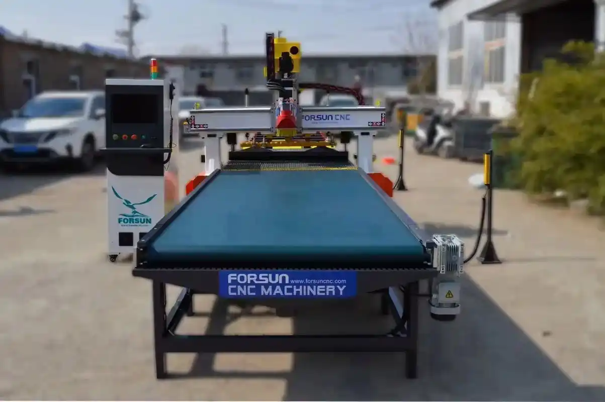 鸿济数控厂家直营直排换刀自动上下料开料机.