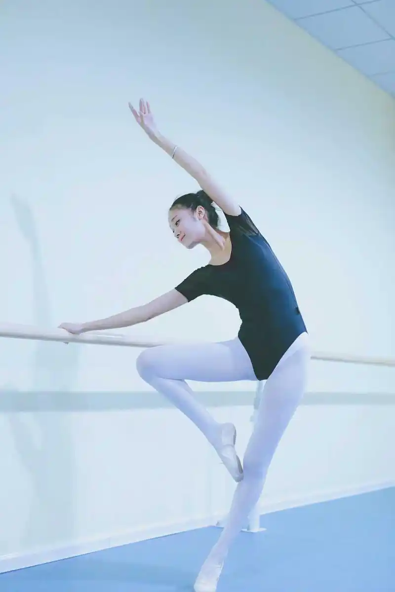 翩翩起舞女生图片舞蹈女生唯美图片3