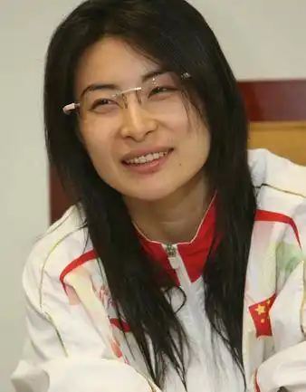 原创"跳水皇后"郭晶晶,曾收获无数金牌的她,今每月退休金有多少?