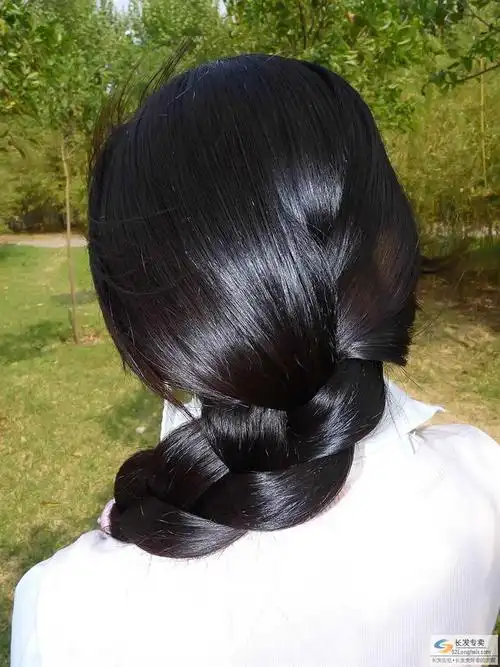 河南某高校大三女生超丰厚长发----------美的让人心醉