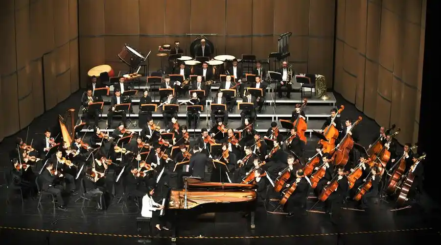 万捷旎,张艺携手天津交响乐团 《黄河回响》音乐会在潜江激情奏响