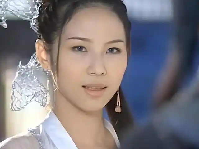 8版黄衫女,文雪儿娇俏可人,胡小冉神态似仙,赵樱子慢动作耍酷