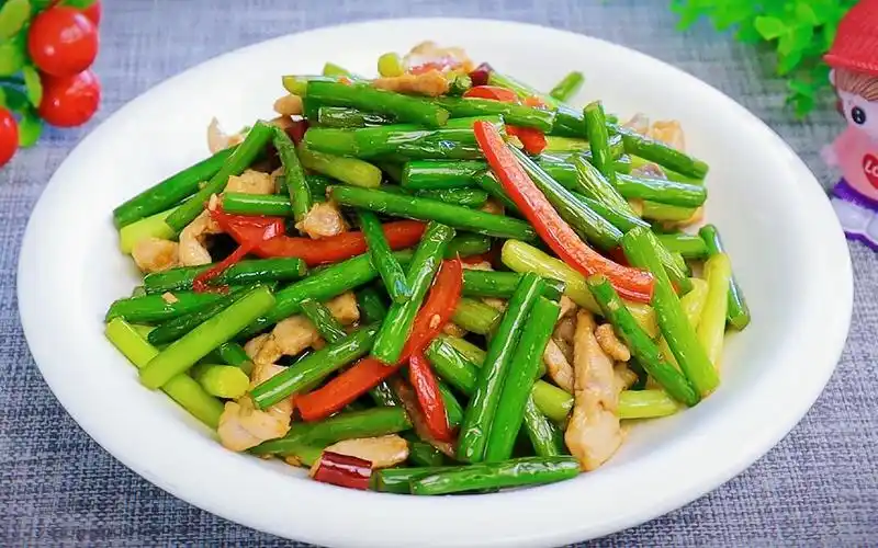 蒜苔炒肉丝,切记别直接下锅炒,多加2步,脆嫩入味,好吃又下饭