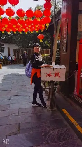 瞧～卖冰棍的小姑娘.