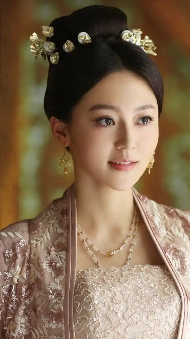 气质美女黄梦莹唯美古装剧照手机壁纸 #黄梦莹# #三生三世十里桃花