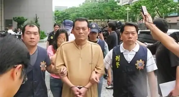 陈启礼英勇善战且智慧过人,他领导竹联帮后,借鉴清朝八旗制度进行内部