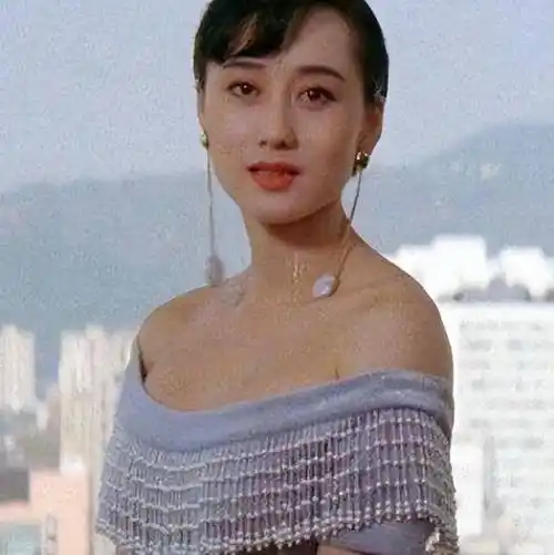 照片中李连杰与利智一家,仿佛在沉淀心灵.