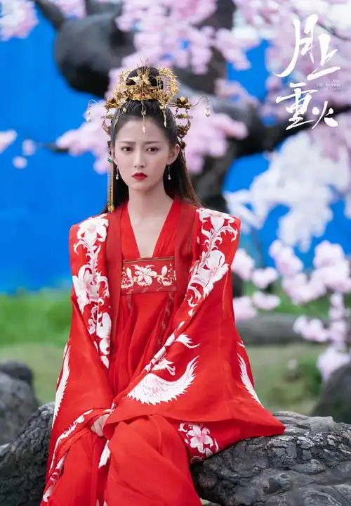 陈钰琪《月上重火》婚服剧照图片_电视剧_美桌网