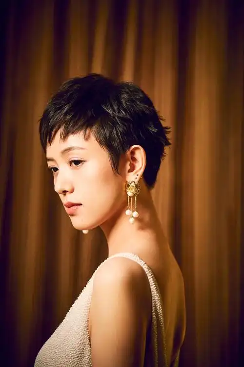 李晓峰出席ellemen盛典向电影幕后英雄致敬