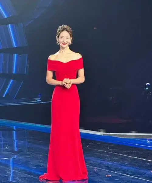 主持人谢颖颖:25岁进央视,工作21年零失误,如今46岁魅力不减