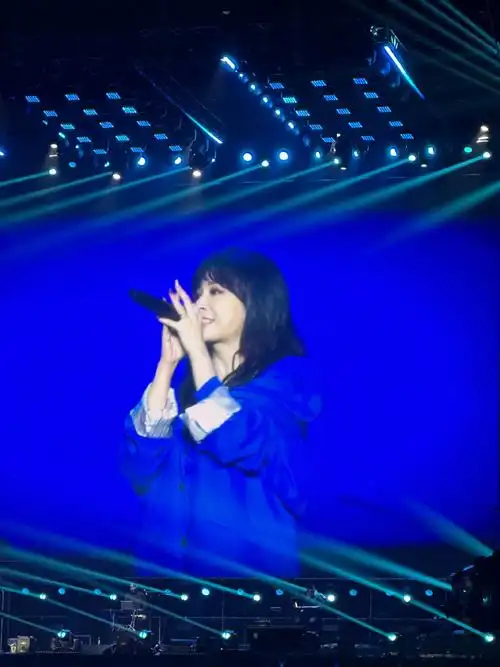 faye詹雯婷超话超喜欢今天的@faye_詹雯婷蓝色衣服好漂亮哟!