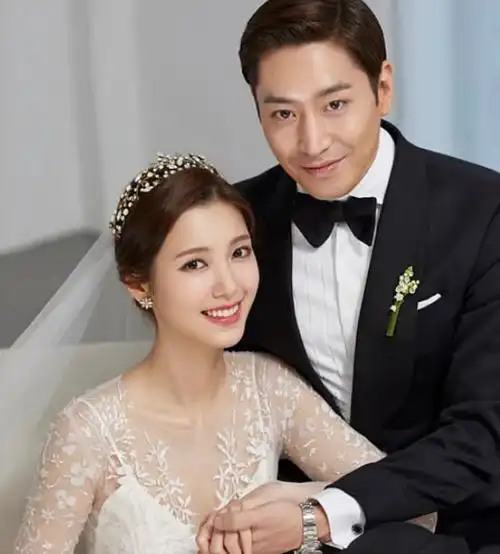 文晸赫当爸 神话成员eric文晸赫妻子罗惠美生下儿子