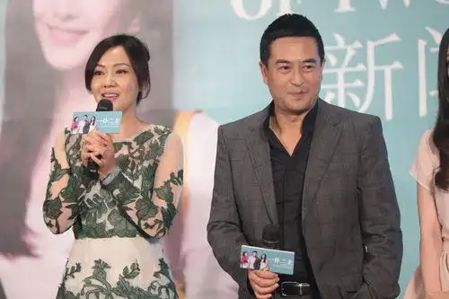 《一仆二主》正在北京紧张拍摄中,该剧由刘进执导,汇集了张嘉译,闫妮