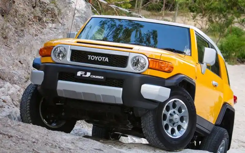 高清晰丰田fj酷路泽suv越野汽车壁纸下载