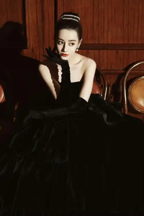 女明星的赫本造型##迪丽热巴娜扎赫本造型