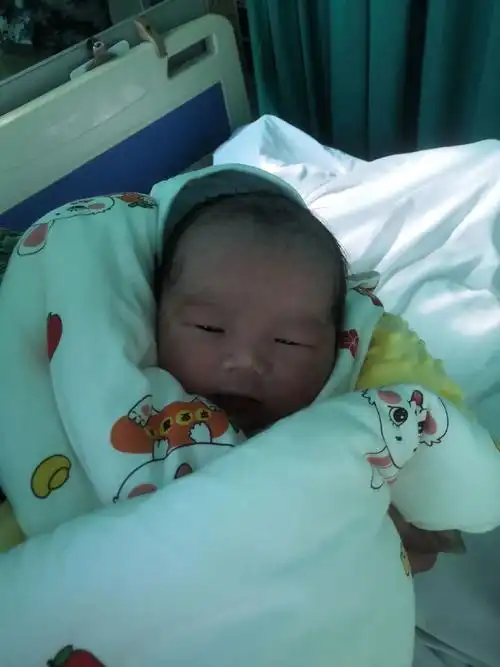 刚刚出生的小宝宝 #喜迎男宝宝 [庆祝]报喜啦!终于等到了 - 抖音