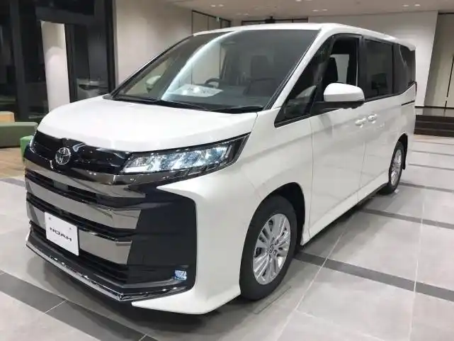 缩小版埃尔法亮相获售15万空间宽裕7座丰田新款mpv真帅气