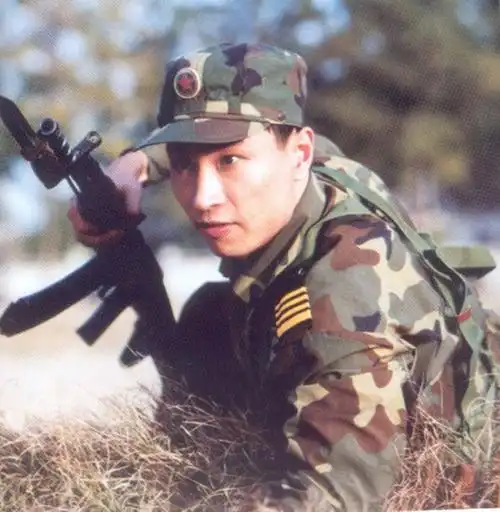 解放军87式陆军士兵和专业军士肩章 - sishuiliunian_1983 - 军服历史