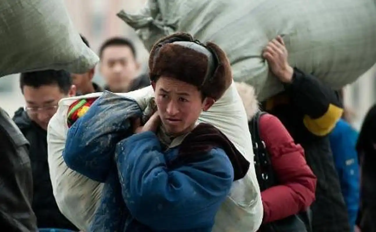 中国的老百姓现如今还是很苦,不是因为吃不饱饭的