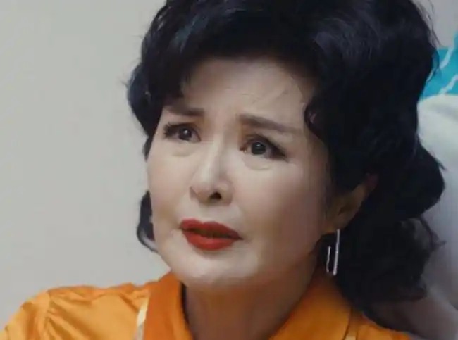 一个是饰演刘茵妈妈的田岷,也是大家经常在荧幕上看到的中生代女演员