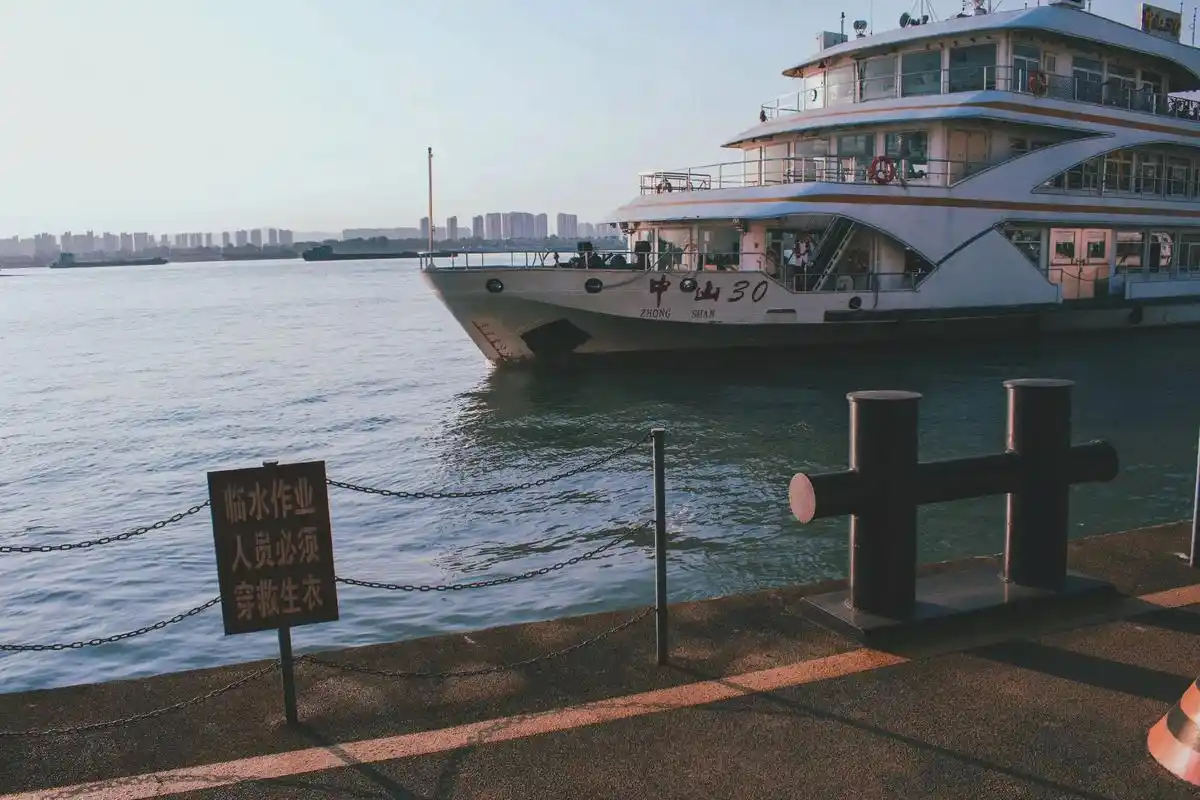 中山码头.我的小鱼你醒了,还认识早晨吗,昨夜你曾经说,愿夜幕 - 抖音