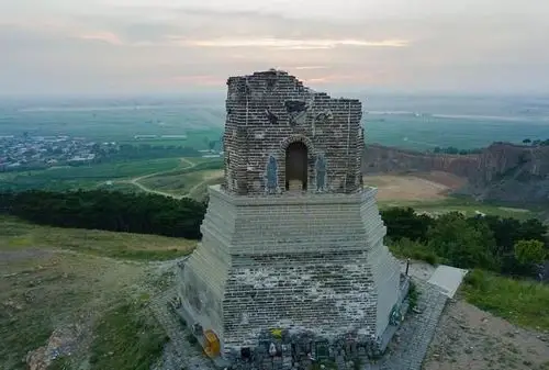 沈阳石佛寺残塔:最"悲催"的千年古塔