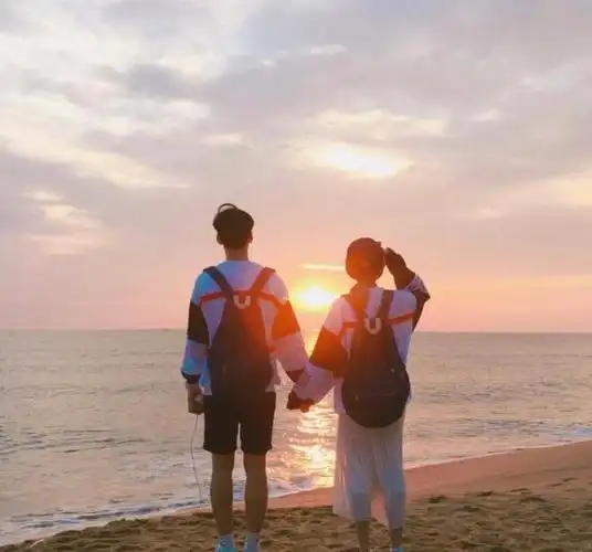 谈恋爱花前月下的图片,情侣花前月下浪漫图片