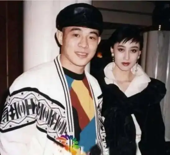 李连杰不顾外界如何骂他,坚持和黄秋燕离婚,彼时黄秋燕腹中还怀着他们