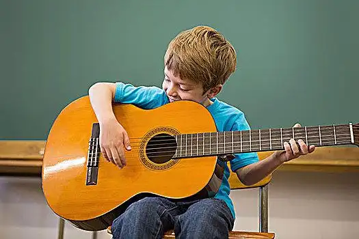 可爱,学生,弹吉他,教室