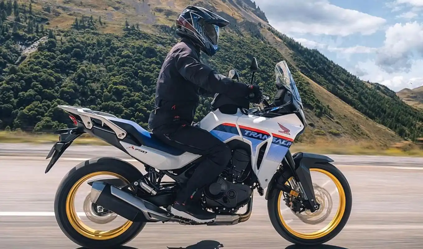 铃木新款的v-strom800de,这款车也被称为铃木最强越野拉力车