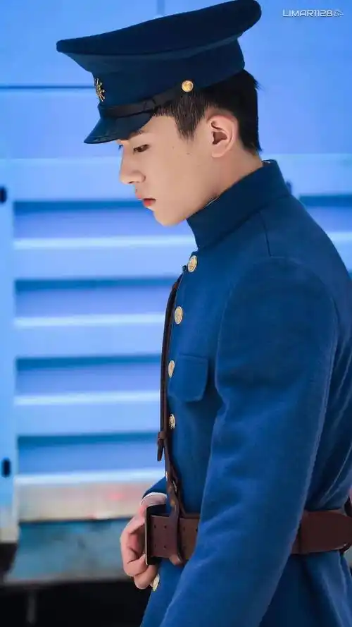 易烊千玺阿易军装燃向legend