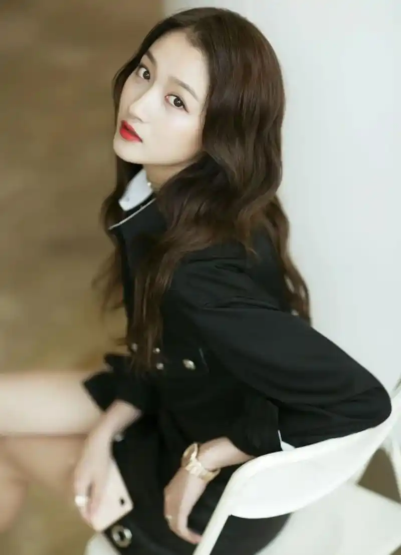 高冷御姐类型#超有范#关晓彤美照 - 抖音