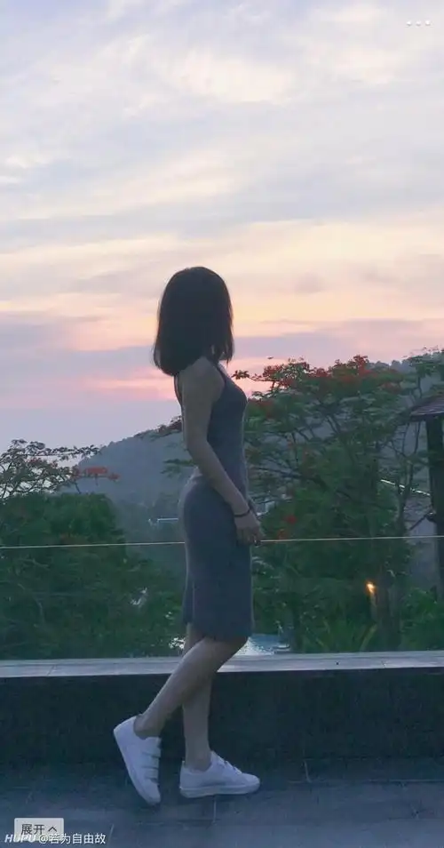 旅游中,侧身照.